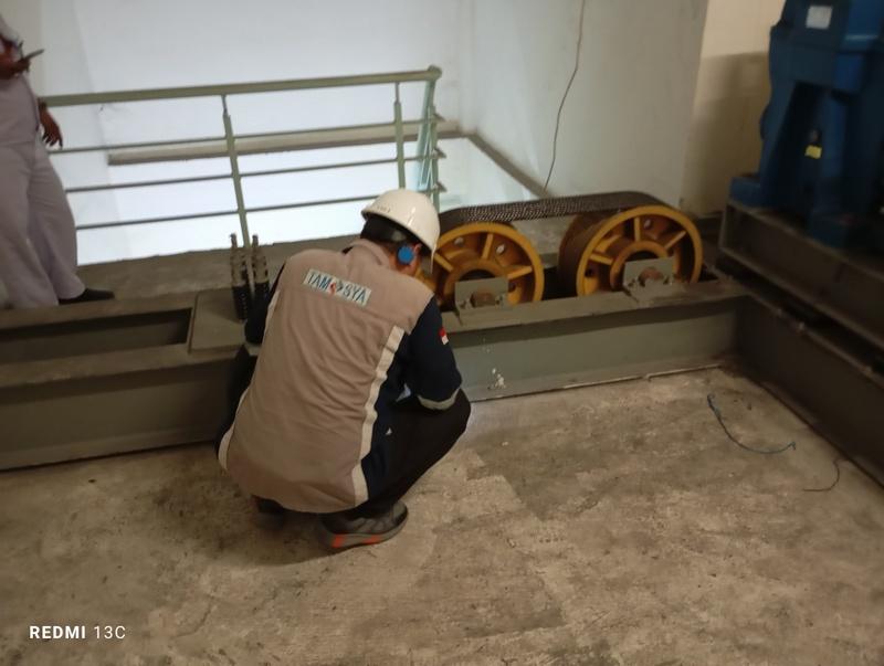 Riksa Uji Cargo Lift 4 Riksa uji cargo lift adalah proses pemeriksaan rutin yang penting untuk memastikan keselamatan, keandalan, dan kinerja optimal alat angkat yang digunakan dalam mengangkut barang di berbagai industri.