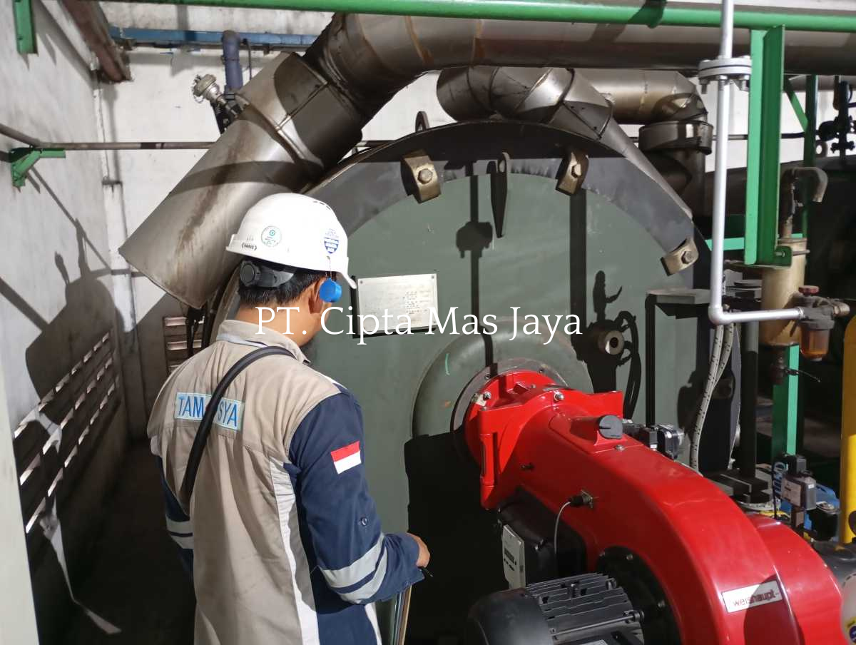 Riksa Uji Boiler 2 Tenaga Ahli Pesawat Uap Dan Bejana Tekan PJK3 PT.Cipta Mas Jaya Dengan Sertifikat K3 / SKP Sedang Inspeksi K3 Riksa Uji Boiler