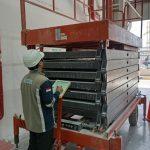 Beragam jenis scissor lift tersedia untuk kebutuhan spesifik, mulai dari penggunaan indoor yang senyap hingga penggunaan outdoor di medan berat.