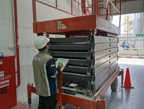Beragam jenis scissor lift tersedia untuk kebutuhan spesifik, mulai dari penggunaan indoor yang senyap hingga penggunaan outdoor di medan berat.