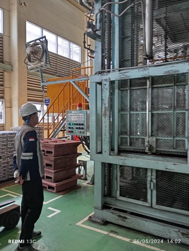 Prinsip kerja tanur adalah menciptakan suhu tinggi secara terkontrol melalui proses pembakaran guna mendukung proses metalurgi atau termal lainnya.