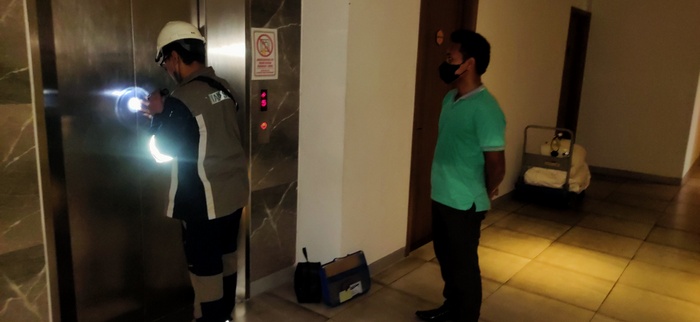 PJK3 Riksa Uji 7 PJK3 Riksa Uji adalah bagian dari proses sertifikasi keselamatan, di mana peralatan yang telah diuji dan dinyatakan memenuhi standar keselamatan diberikan sertifikat oleh penyedia jasa keselamatan dan kesehatan kerja. Sertifikasi ini penting untuk membuktikan bahwa peralatan tersebut layak dan aman untuk digunakan di lingkungan kerja yang berisiko.
