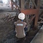 Riksa uji tanur adalah proses pemeriksaan dan pengujian yang dilakukan untuk memastikan bahwa tanur atau furnace beroperasi dengan aman dan efisien. Prosedur ini melibatkan pengecekan suhu, kondisi material, dan komponen tanur, serta memastikan bahwa sistem bekerja sesuai dengan standar keselamatan yang berlaku, guna mencegah potensi bahaya dan kerusakan selama proses pemanasan industri.