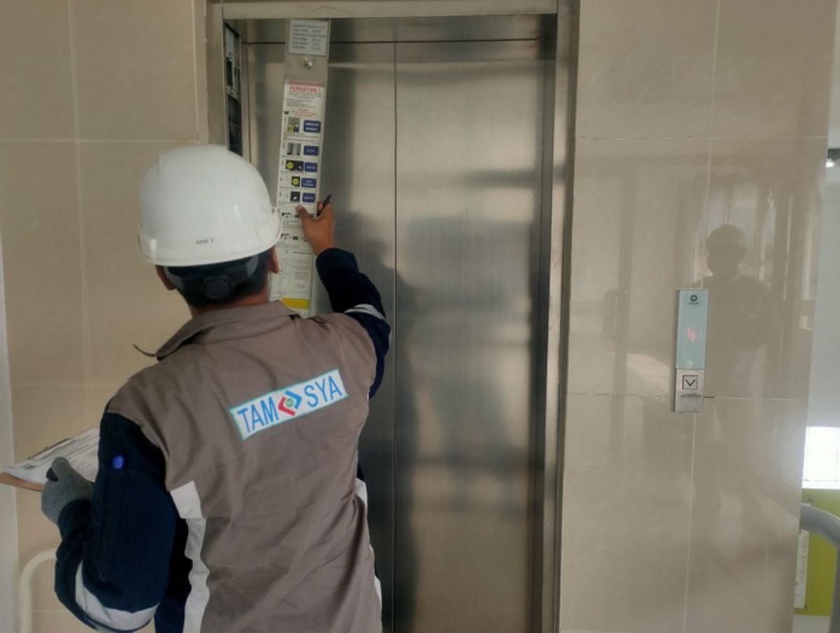 Jasa Riksa Uji K3 15 Tenaga Ahli Elevator dan Eskalator PJK3 PT.Cipta Mas Jaya Dengan Sertifikat PJK3 / SKP Sedang Riksa Uji Elevator