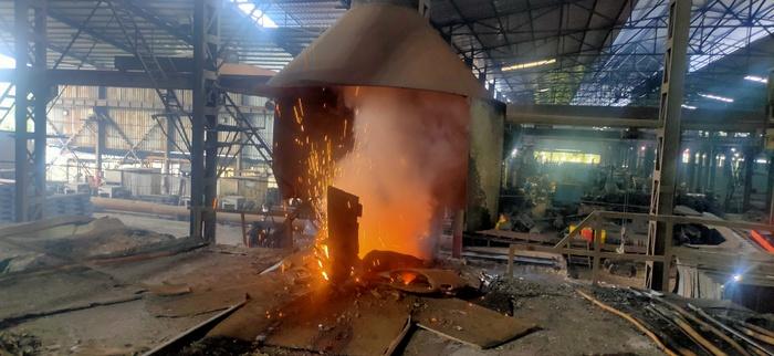 Riksa Uji Blast Furnace 2 Riksa uji blast furnace adalah langkah untuk memastikan keselamatan dan efisiensi dalam industri peleburan logam melalui pemeriksaan struktur, lapisan refraktori, dan sistem aRiksa uji blast furnace adalah langkah untuk memastikan keselamatan dan efisiensi dalam industri peleburan logam melalui pemeriksaan struktur, lapisan refraktori, dan sistem aliran udara panas.liran udara panas.