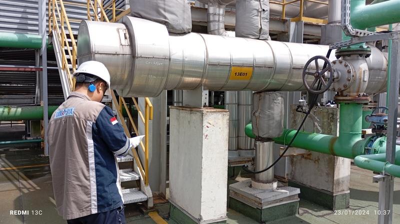 Riksa Uji Condenser 2 Riksa uji condenser adalah proses vital untuk memastikan efisiensi dan keamanan sistem pendinginan dalam industri, mencegah potensi kegagalan operasional dan kerugian yang lebih besar.