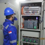 Riksa uji uninterruptible power supply (UPS) adalah pemeriksaan perangkat UPS untuk memastikan fungsinya sesuai standar. Proses ini mencakup pengujian daya keluaran, pemeriksaan kondisi baterai dan inverter, serta evaluasi sistem pengaman guna memastikan UPS dapat menyediakan daya cadangan yang andal saat terjadi pemadaman listrik, melindungi peralatan elektronik dari gangguan daya.