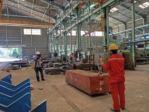 Menggunakan Jasa Inspeksi K3 di Sektor Manufaktur 3 Jasa inspeksi K3 adalah proses evaluasi komprehensif terhadap bahaya potensial di tempat kerja yang dapat memengaruhi keselamatan dan kesehatan karyawan. Tujuannya adalah memastikan kepatuhan terhadap peraturan K3 dan mencegah terjadinya kecelakaan atau penyakit akibat pekerjaan.