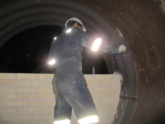 Riksa Uji Boiler 6 Riksa Uji Boiler adalah prosedur evaluasi teknis yang memastikan bahwa semua komponen utama boiler, seperti pipa dan dinding pembakaran, berada dalam kondisi aman dan tidak mengalami penurunan kualitas.