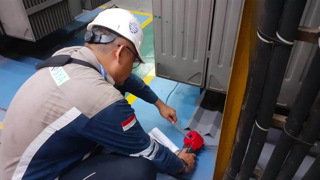 PJK3 2 PJK3 adalah Perusahaan Jasa Keselamatan dan Kesehatan Kerja, yang bergerak di bidang jasa untuk membantu perusahaan dalam memenuhi persyaratan keselamatan dan kesehatan kerja sesuai dengan peraturan perundang-undangan yang berlaku. PJK3 berperan penting dalam memastikan bahwa perusahaan menerapkan praktik-praktik K3 yang tepat untuk melindungi karyawan dari risiko kecelakaan dan penyakit akibat kerja.