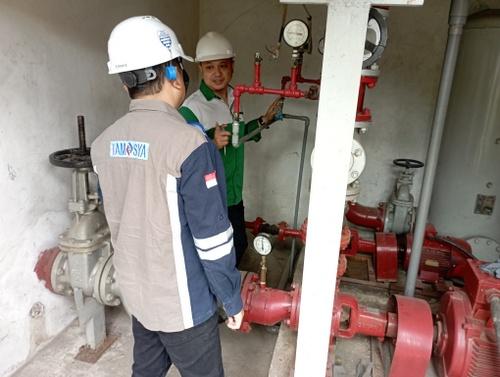 PJK3 3 PJK3 adalah Perusahaan Jasa Keselamatan dan Kesehatan Kerja yang bergerak di bidang jasa untuk membantu perusahaan dalam memastikan kepatuhan terhadap peraturan keselamatan dan kesehatan kerja (K3) yang berlaku. PJK3 berperan dalam membantu perusahaan melaksanakan audit, pelatihan, dan konsultasi terkait K3, sehingga tempat kerja menjadi lebih aman dan sesuai standar.
