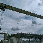 Riksa Uji Gantry Crane adalah proses pemeriksaan dan pengujian menyeluruh yang dilakukan untuk memastikan bahwa gantry crane beroperasi dengan aman dan efisien. Proses ini melibatkan pemeriksaan visual, pengujian teknis, pengujian beban, dan Non-Destruktif (NDT) untuk mendeteksi kerusakan atau keausan pada komponen utama crane, sehingga dapat mencegah risiko kecelakaan kerja.
