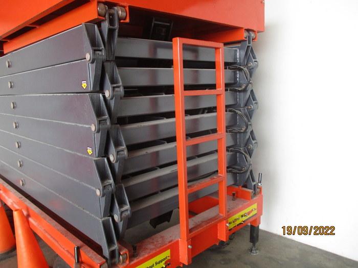 Keunggulan Scissor Lift untuk Pekerjaan di Ketinggian 7 Keunggulannya meliputi stabilitas tinggi, kapasitas angkut besar, dan pengoperasian yang mudah. Tersedia dalam berbagai tipe untuk kebutuhan indoor maupun outdoor.