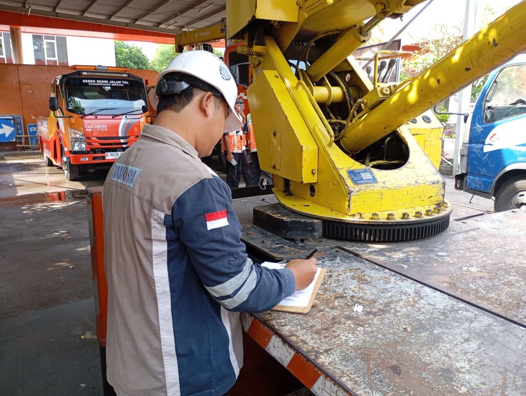 PJK3 Jakarta Timur 2 PT. Cipta Mas Jaya merupakan salah satu perusahaan yang terdaftar sebagai PJK3 di Jakarta Timur dan telah dipercaya oleh berbagai industri untuk menangani keselamatan kerja. PJK3 adalah lembaga yang ditunjuk pemerintah untuk membantu pengawasan dan penerapan K3, serta melakukan inspeksi terhadap peralatan kerja secara profesional.