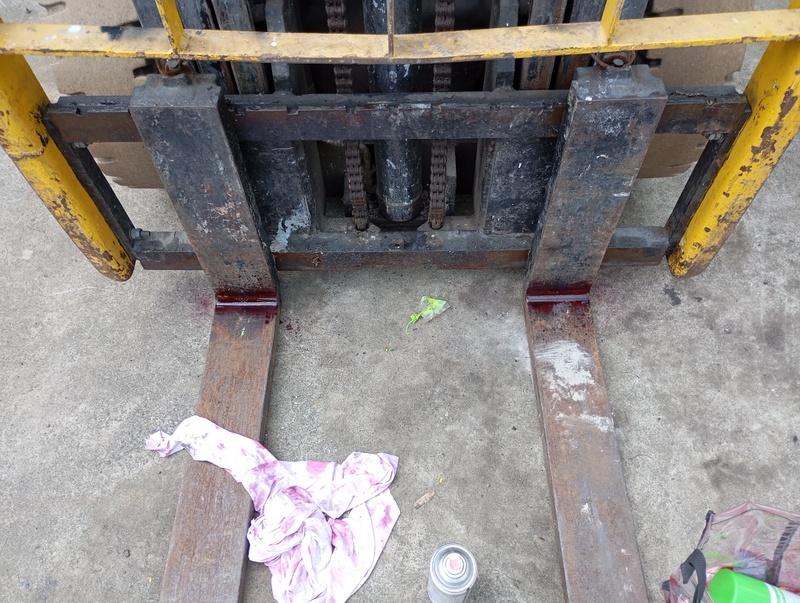 Pengujian Penetran (Penetrant Testing) 2 Penetrant Testing adalah metode pengujian non-destruktif (NDT) yang digunakan untuk mengidentifikasi cacat terbuka pada permukaan material seperti retakan halus, pori, atau celah kecil yang tidak tampak secara visual.