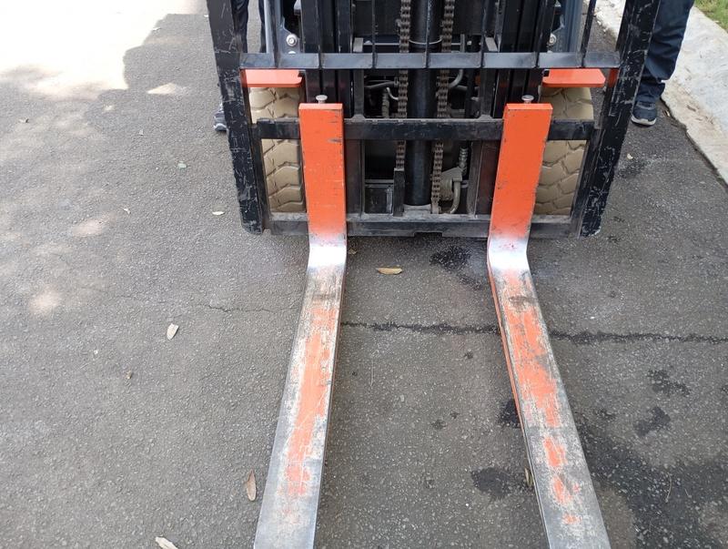 Pengujian Penetran (Penetrant Testing) 4 Penetrant Testing adalah solusi efisien untuk mendeteksi cacat permukaan tanpa merusak struktur material, menjadikannya sangat cocok untuk aplikasi di industri seperti manufaktur, otomotif, dan kedirgantaraan.