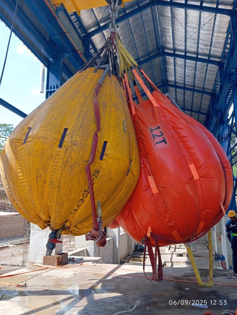 Sewa Beban Load Test Crane 3 PT Cipta Mas Jaya melayani penyewaan beban untuk load test crane dengan berbagai pilihan kapasitas dan jenis beban uji yang sesuai kebutuhan lapangan. Perusahaan ini didukung oleh tim teknisi berpengalaman dan peralatan yang telah terkalibrasi, sehingga mampu menjamin proses pengujian berlangsung aman, efisien, dan menghasilkan sertifikat resmi yang sah. Layanan tersedia untuk proyek konstruksi, pelabuhan, industri migas, dan sektor lainnya.